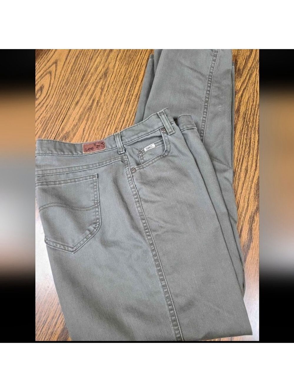 Lee Women's Relaxed Straight Leg Khaki Jeans, Size 12M - Picture 2 of 7